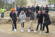 Symbolischer Spatenstich für Schulerweiterungsbau