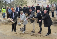 Symbolischer Spatenstich für Schulerweiterungsbau